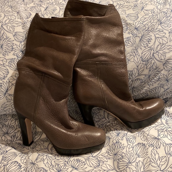 Miu Miu brown leather high heeled boots 😍 - Picture 3 of 4
